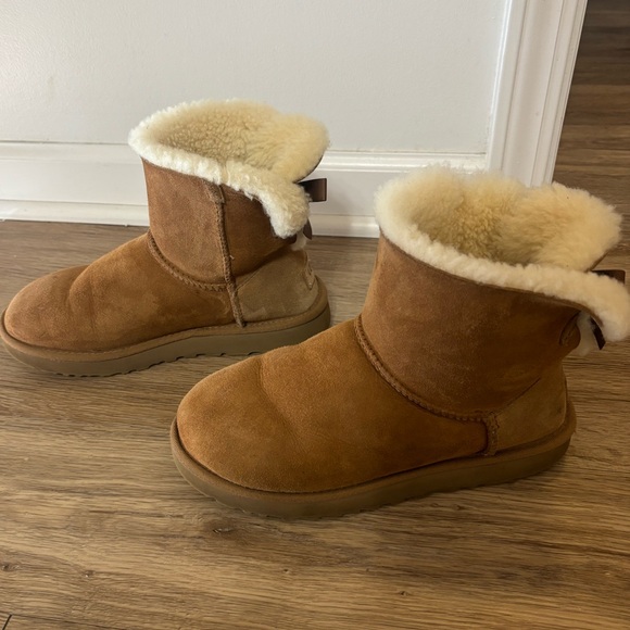 mini bailey bow uggs - Picture 4 of 6
